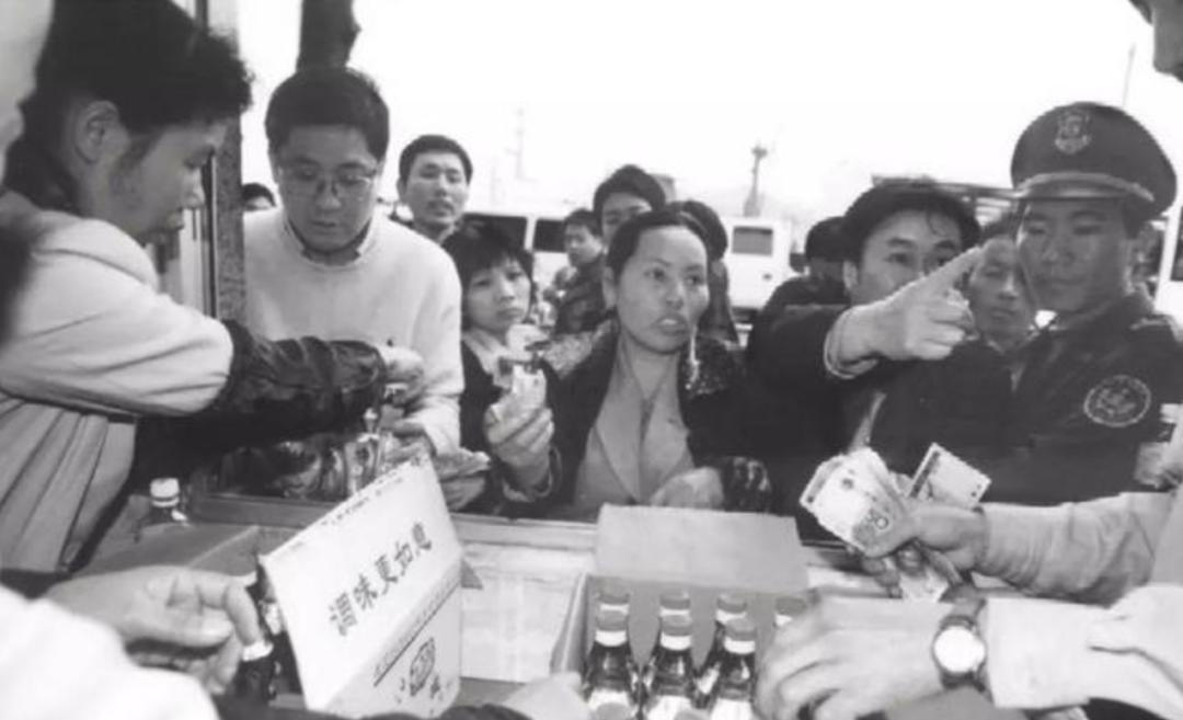 板蓝根脱销现象最新动态，市场影响与一种观点分析